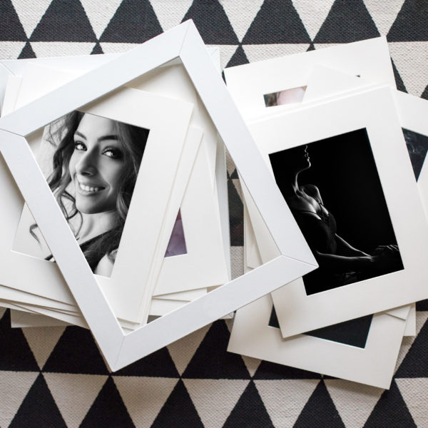 La Gallarda Fotografía, Photobox de cuero blanco, con passepartouts sin blanqueantes y fotografías impresas en papel fotográfico artístico con tintas de archivo.